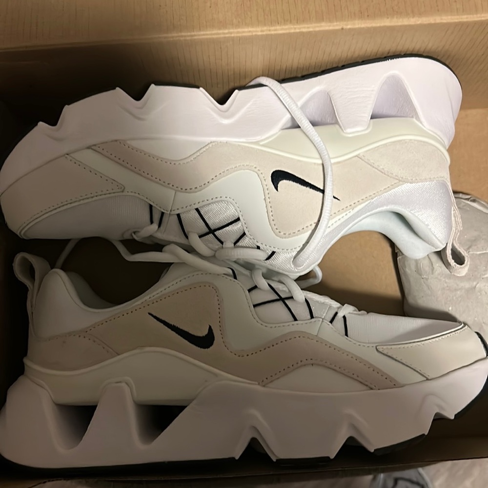 Brand new women Nike RYZ 365